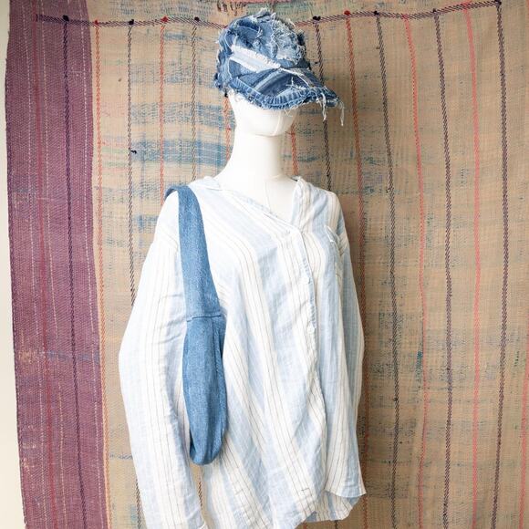 Custom upcycled carhartt shoulder bag - Picture 3 of 6